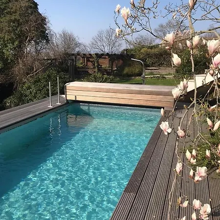 Aussichtszimmer Mit Modernem Glasbad Und Balkon Ubytování v soukromí *