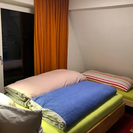 Aussichtszimmer Mit Modernem Glasbad Und Balkon Rum i privatbostad *