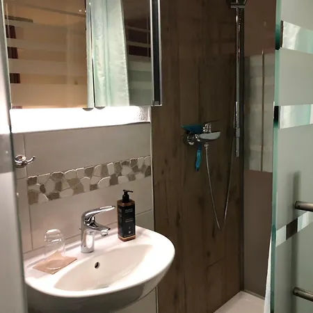 Aussichtszimmer Mit Modernem Glasbad Und Balkon * Coblenza